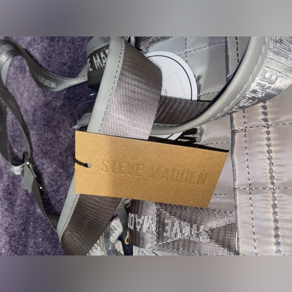 NWT’s Steve Madden Grey Blivia Nylon Tote Purse Bag Silver Puffer Crossbody 2Pcs - Picture 14 of 14